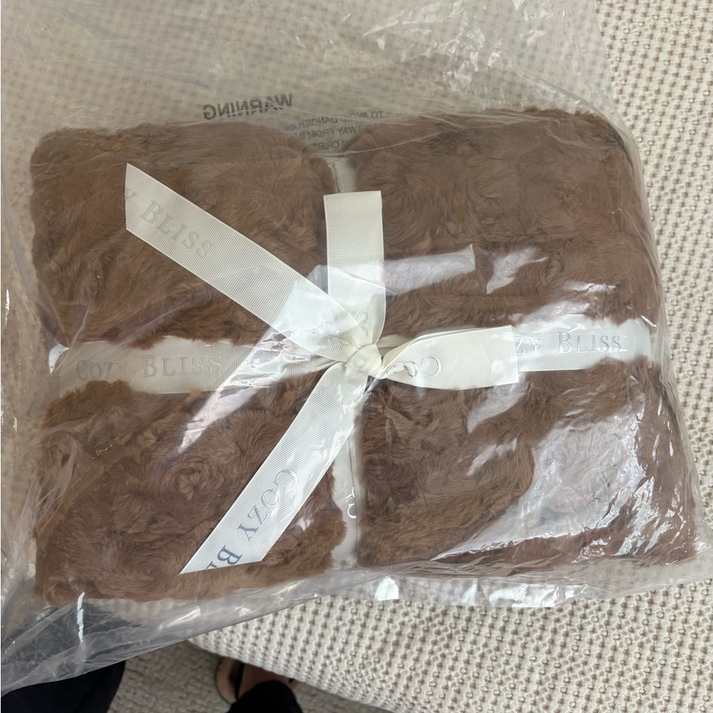 Cozy Bliss Plush Faux Fur Throw Blanket in Chestnut